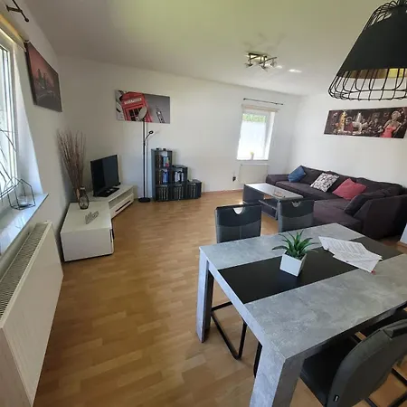 Mit Terrasse Fuer Bis Zu 4 Personen דירה *